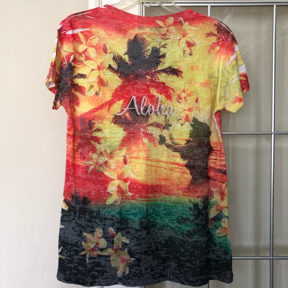Melia Lei ALOHA HAWAII shirt. 🌺🌈